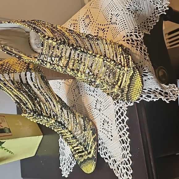 Vince Camuto Yellow and Black Women's Snakeskin Heels - Picture 12 of 12